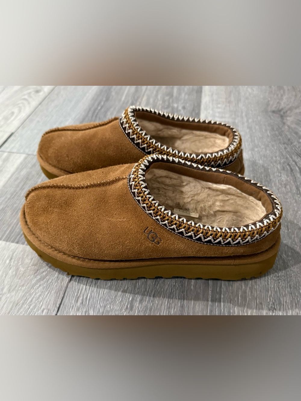 UGG Women's Chestnut/Tan Suede Cozy Slip-On Slippers